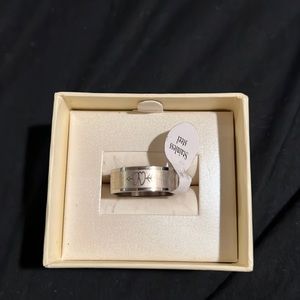 STAINLESS STEEL BRUSHED SILVER TONE WEDDING BAND W/ETCHED HEARTS & ARROWS